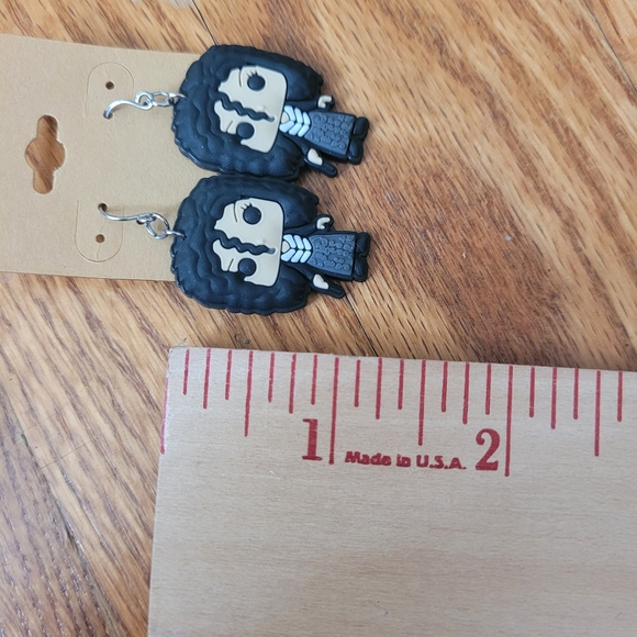 Bellatrix Lestrange Harry Potter Dangle Earrings - Picture 4 of 5